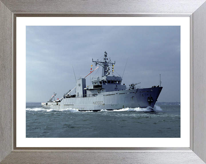 HMS Humber M2007 Royal Navy River class minesweeper Photo Print or Framed Print - Hampshire Prints