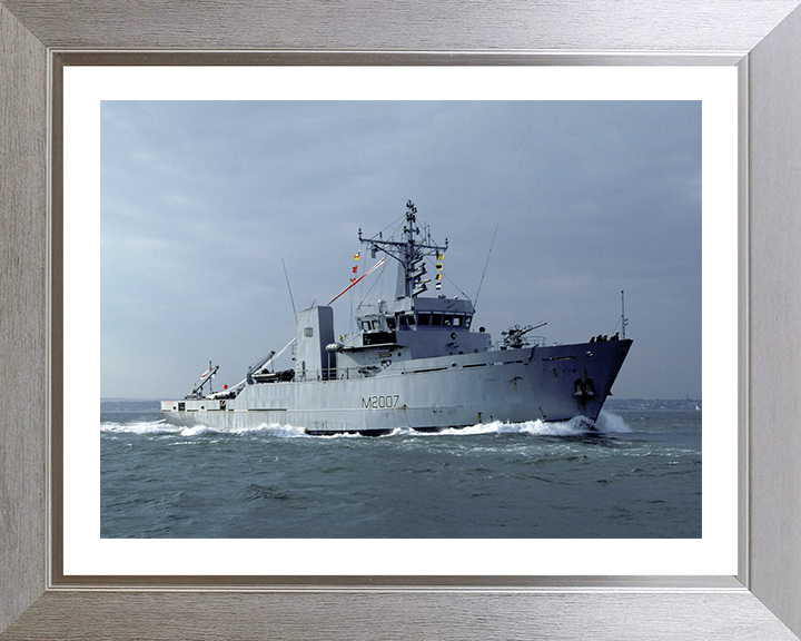 HMS Humber M2007 | Photo Print | Framed Print | River Class | Minesweeper | Royal Navy Hampshire Prints