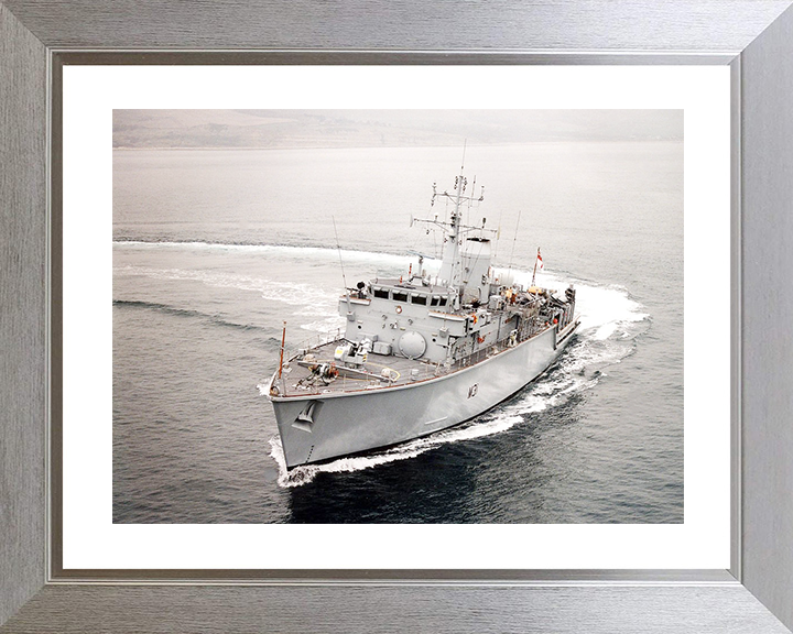 HMS Cattistock (M31) Royal Navy Hunt Class MineHunter Turning to Starboard Photo Print Wall Art Decor Posters, Prints, & Visual Artwork Hampshire Prints 10 x 8 Silver Frame Yes