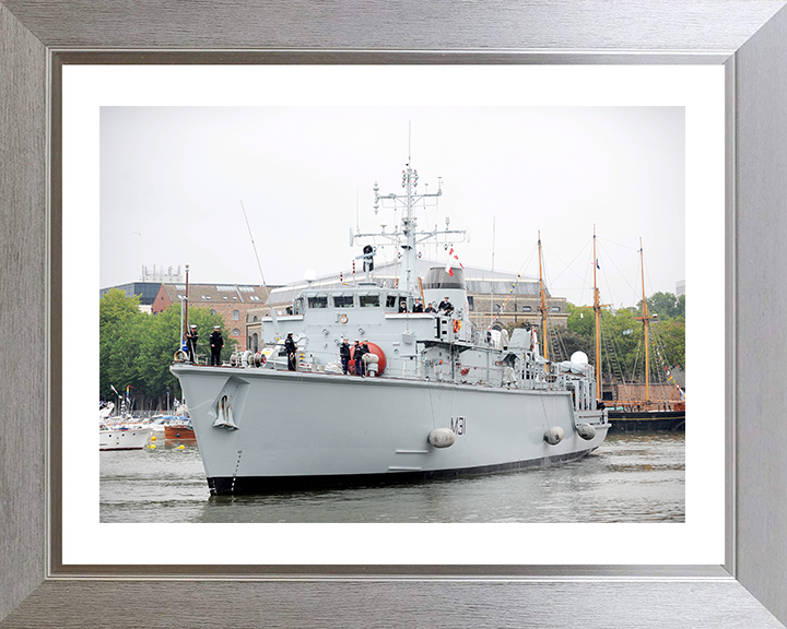 HMS Cattistock (M31) Photo Print - Entering Bristol 2011 - Royal Navy Hunt Class MineHunter Posters, Prints, & Visual Artwork Hampshire Prints 10 x 8 Silver Frame Yes