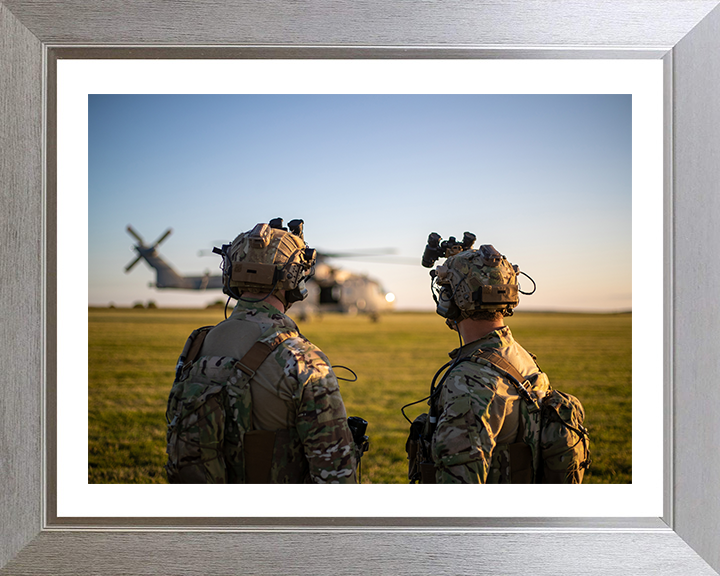 Royal Marine Commandos with Merlin Helicopter Photo Print - MAOT Hampshire Prints 10 x 8 Silver Frame Yes
