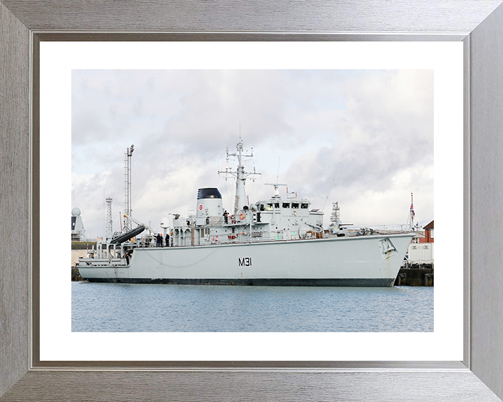 HMS Cattistock (M31) Royal Navy Hunt Class MineHunter Alongside Photo Print Wall Art Decor Posters, Prints, & Visual Artwork Hampshire Prints 10 x 8 Silver Frame Yes