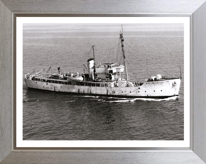 HMS Gateshead T288 | Photo Print | Framed Print | Isles Class | Trawler | Royal Navy Hampshire Prints