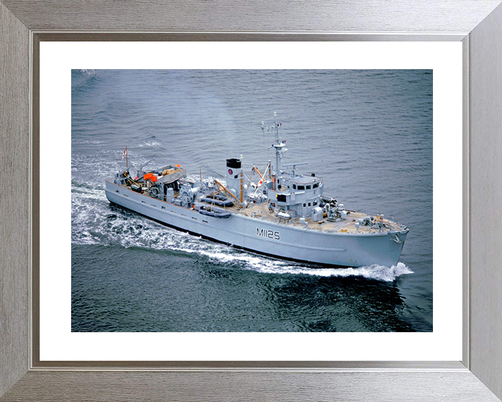HMS Cuxton M1125 Royal Navy Ton class minesweeper at sea Photo Print Wall art Poster Hampshire Prints 10 x 8 Silver Frame Yes