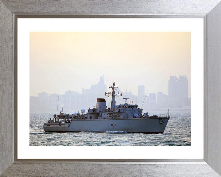 HMS Chiddingfold (M37) Photo Print - Kuwait 2009 - Royal Navy Hunt Class Minehunter Posters, Prints, & Visual Artwork Hampshire Prints 10 x 8 Silver Frame Yes