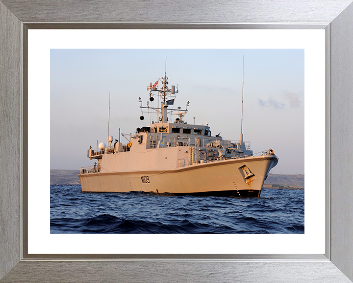 HMS Bangor (M109) Royal Navy Sandown Class Minehunter At Sunset Photo Print Wall Art Decor Posters, Prints, & Visual Artwork Hampshire Prints 10 x 8 Silver Frame Yes