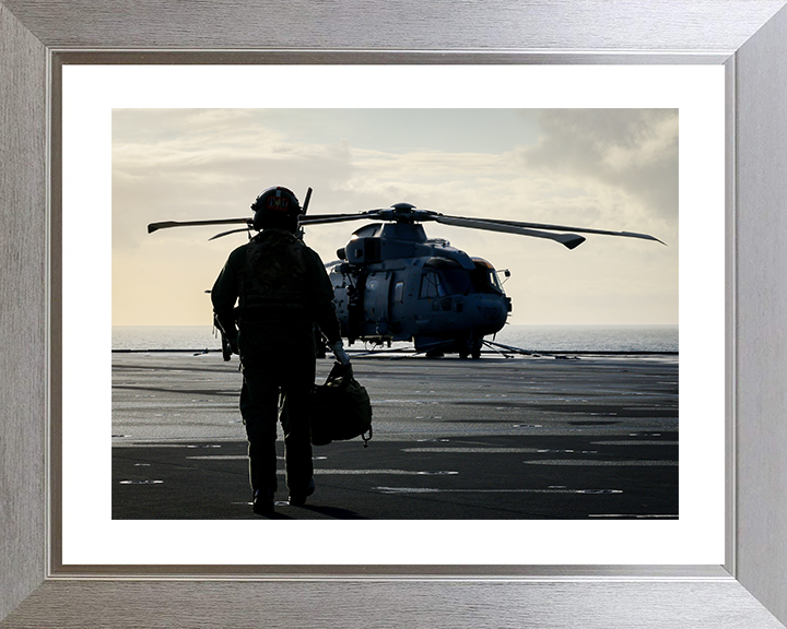 Royal Navy Aircrew and Merlin Helicopter Photo Print Wall Art Naval Aircraft Decor Posters, Prints, & Visual Artwork Hampshire Prints 10 x 8 Silver Frame Yes