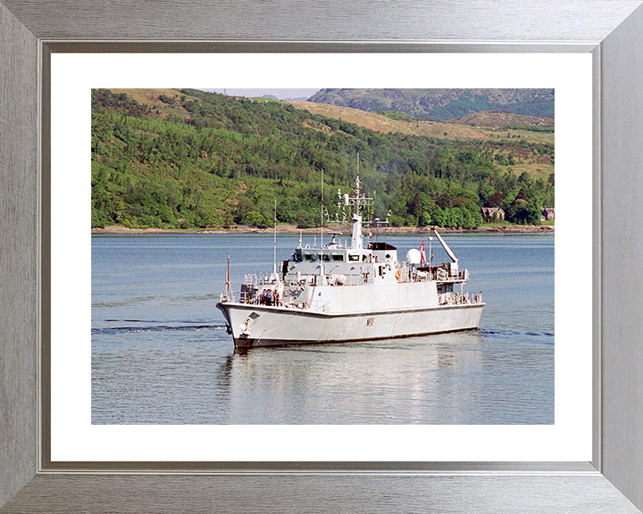 HMS Blyth (M111) Royal Navy Sandown Class Minehunter Clyde 2004 Photo Print Wall Art Decor Posters, Prints, & Visual Artwork Hampshire Prints 10 x 8 Silver Frame Yes