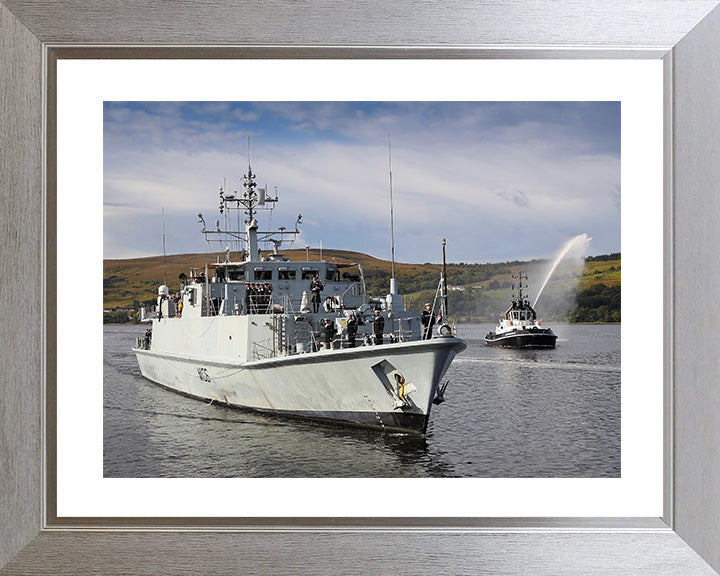 HMS Penzance M106 | Photo Print | Framed Print | Sandown Class | Minehunter | Royal Navy Hampshire Prints