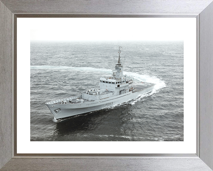 HMS Dumbarton Castle (P265) Royal Navy Castle Class Patrol Vessel Turn To Starboard Photo Print Wall Art Decor Posters, Prints, & Visual Artwork Hampshire Prints 10 x 8 Silver Frame Yes