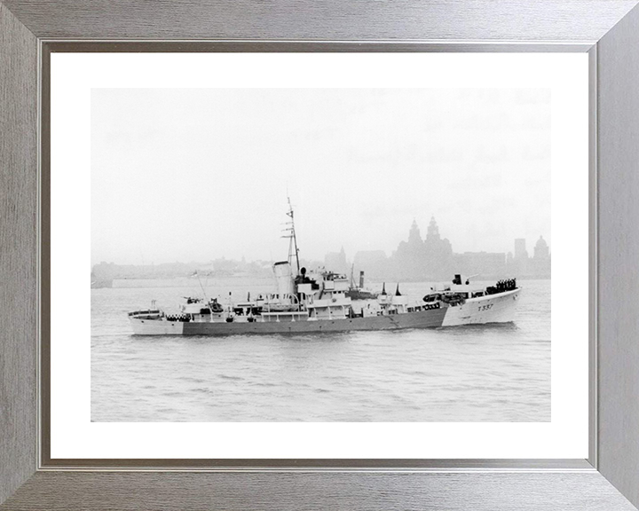 HMS Coldstreamer (T337) Royal Navy Military Class Trawler Starboard View Photo Print Wall Art Decor Posters, Prints, & Visual Artwork Hampshire Prints 10 x 8 Silver Frame Yes