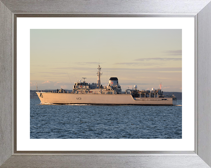 HMS Cattistock (M31) Royal Navy Hunt Class MineHunter Port Beam at Sunset Photo Print Wall Art Decor Posters, Prints, & Visual Artwork Hampshire Prints 10 x 8 Silver Frame Yes