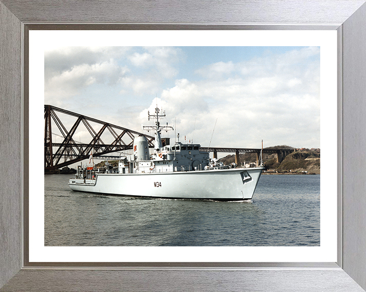 HMS Middleton M34 | Photo Print | Framed Print | Hunt Class | Mine Warfare Vessel | Royal Navy Hampshire Prints