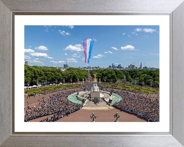 RAF Red Arrows Over Buckingham Palace Photo Print - Royal Air Force Aircraft Hampshire Prints 10 x 8 Silver Frame Yes
