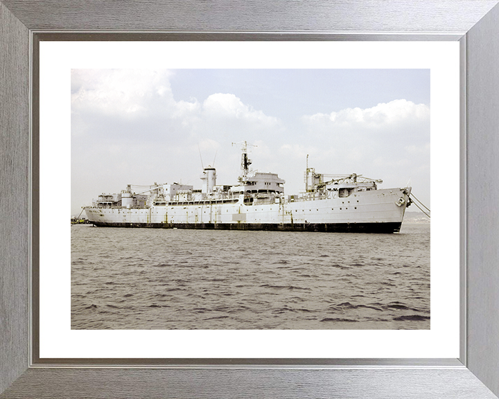HMS Berry Head (A191) Royal Navy Repair Ship Starboard View Photo Print Wall Art Decor Posters, Prints, & Visual Artwork Hampshire Prints 10 x 8 Silver Frame Yes