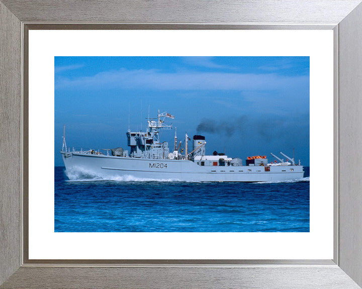HMS Stubbington M1204 | Photo Print | Framed Print | Ton Class | Minesweeper | Royal Navy Hampshire Prints