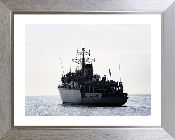 HMS Chiddingfold (M37) Royal Navy Hunt Class Minehunter Port Quarter View Photo Print Wall Art Decor Posters, Prints, & Visual Artwork Hampshire Prints 10 x 8 Silver Frame Yes