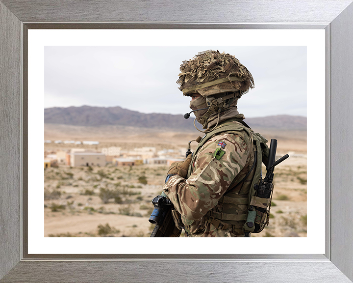 A Soldier from 2nd Battalion The Royal Yorkshire Regiment Photo Print - British Army Hampshire Prints 10 x 8 Silver Frame Yes