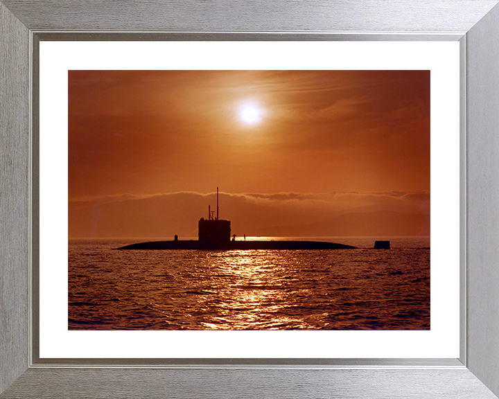 HMS Splendid (S106) Photo Print - Clyde 1995 - Royal Navy Swiftsure Class Submarine Hampshire Prints 10 x 8 Silver Frame Yes