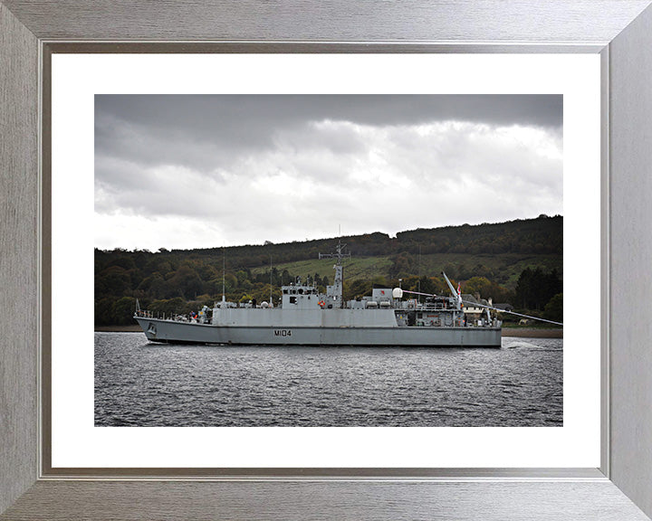 HMS Walney M104 | Photo Print | Framed Print | Sandown Class | minesweeper | Royal Navy Hampshire Prints