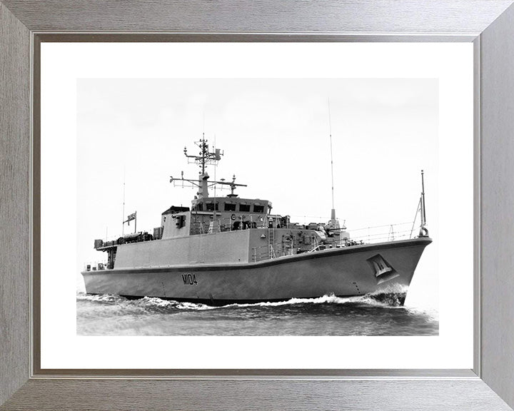 HMS Walney M104 | Photo Print | Framed Print | Sandown Class | minesweeper | Royal Navy Hampshire Prints