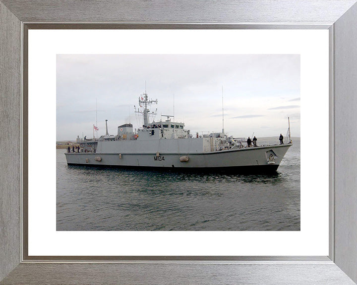 HMS Walney M104 | Photo Print | Framed Print | Sandown Class | minesweeper | Royal Navy Hampshire Prints