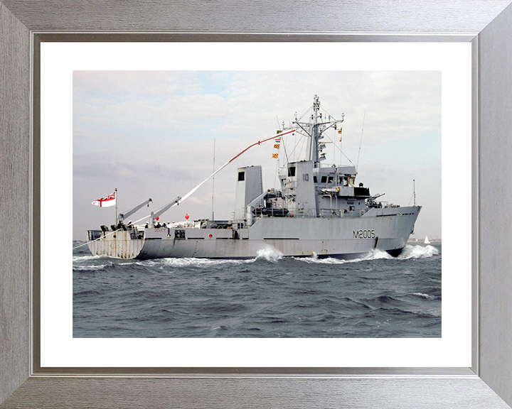 HMS Dovey (M2005) Royal Navy River Class Minesweeper Paying Off Photo Print Wall Art Decor Posters, Prints, & Visual Artwork Hampshire Prints 10 x 8 Silver Frame Yes