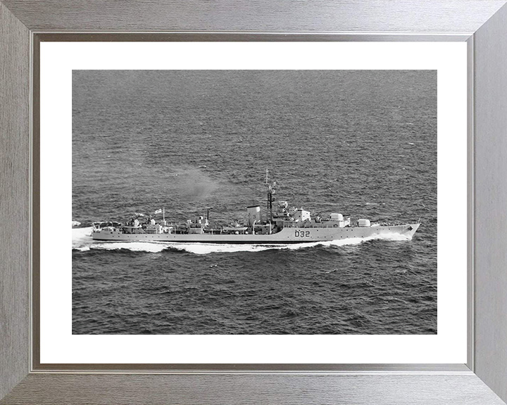 HMS Camperdown (D32) Royal Navy Battle Class Destroyer Starboard View Photo Print Wall Art Decor Posters, Prints, & Visual Artwork Hampshire Prints 10 x 8 Silver Frame Yes