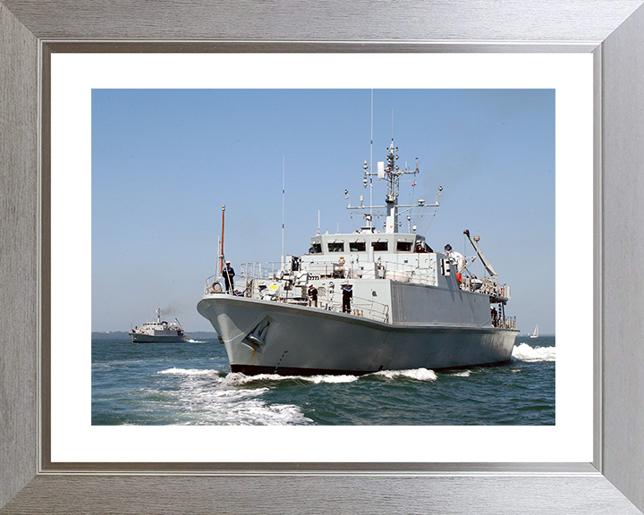 HMS Bangor (M109) Royal Navy Sandown Class Minehunter Portsmouth 2003 Photo Print Wall Art Decor Posters, Prints, & Visual Artwork Hampshire Prints 10 x 8 Silver Frame Yes