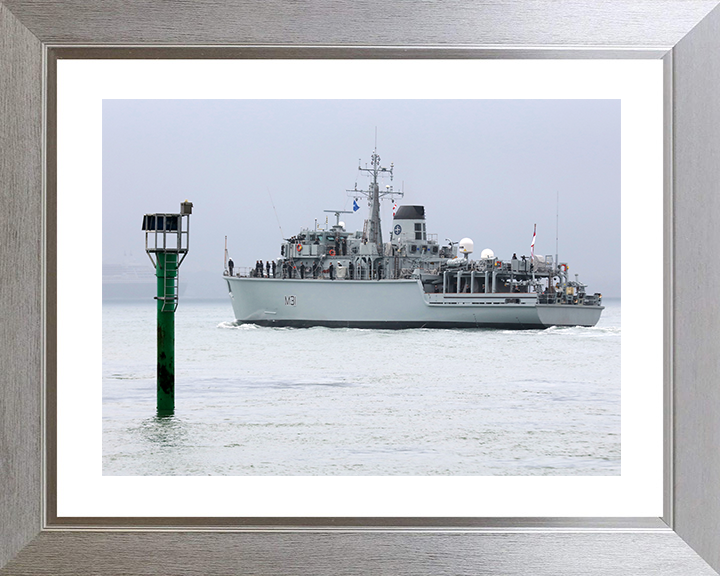 HMS Cattistock (M31) Royal Navy Hunt Class MineHunter Leaving Harbour Photo Print Wall Art Decor Posters, Prints, & Visual Artwork Hampshire Prints 10 x 8 Silver Frame Yes