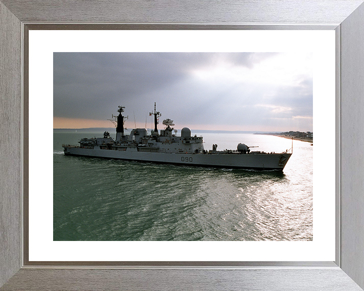 HMS Southampton (D90) - Entering Portsmouth 2004 - Royal Navy Type 42 Destroyer Photo Print Wall Art Naval Decor UK Posters, Prints, & Visual Artwork Hampshire Prints 10 x 8 Silver Frame Yes