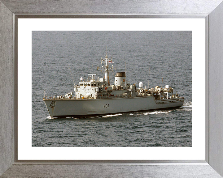 HMS Chiddingfold (M37) Royal Navy Hunt Class Minehunter Port Side View Photo Print Wall Art Decor Posters, Prints, & Visual Artwork Hampshire Prints 10 x 8 Silver Frame Yes