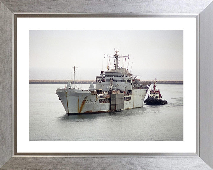 RFA Sir Percivale (L3036) Photo Print - With Tug - Royal Fleet Auxiliary Round Table Class Ship Hampshire Prints 10 x 8 Silver Frame Yes
