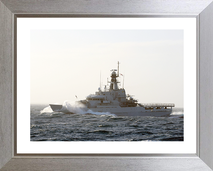 HMS Clyde (P257) Royal Navy River Class Patrol Vessel Riding Waves Photo Print Wall Art Decor Posters, Prints, & Visual Artwork Hampshire Prints 10 x 8 Silver Frame Yes