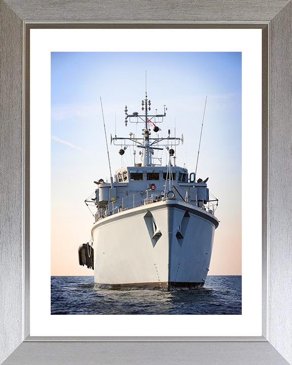 HMS Atherstone (M38) Royal Navy Hunt Class Mine Vessel Arabian Gulf 2010 Photo Print Wall Art Decor Posters, Prints, & Visual Artwork Hampshire Prints 10 x 8 Silver Frame Yes