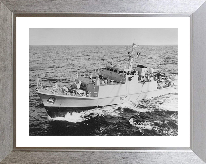 HMS Bridport (M105) Royal Navy Sandown Class Mine Hunter at Sea Photo Print Wall Art Decor Posters, Prints, & Visual Artwork Hampshire Prints 10 x 8 Silver Frame Yes