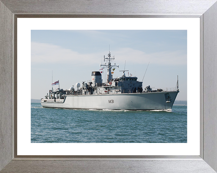 HMS Cattistock (M31) Royal Navy Hunt Class MineHunter Low Starboard View Photo Print Wall Art Decor Posters, Prints, & Visual Artwork Hampshire Prints 10 x 8 Silver Frame Yes