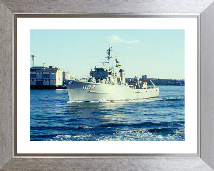 HMS Alcaston (M1102) Royal Navy Ton Class Minesweeper Warship Entering Harbour Photo Print Wall Art Naval Decor Posters, Prints, & Visual Artwork Hampshire Prints 10 x 8 Silver Frame Yes