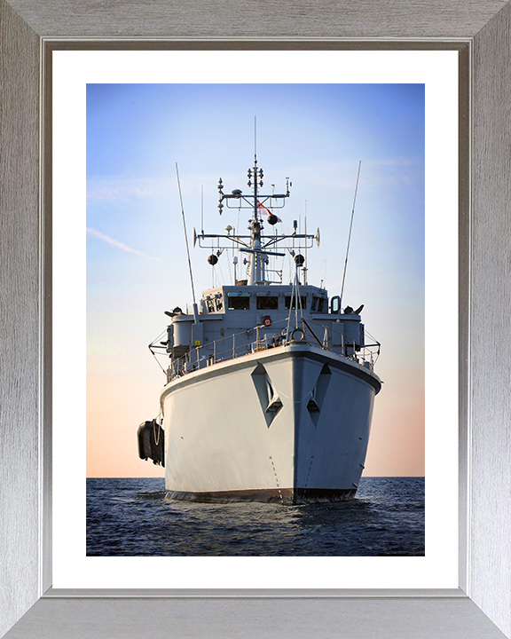 HMS Atherstone (M38) Photo Print - Arabian Gulf 2010 - Royal Navy Hunt Class Mine Warfare Vessel Hampshire Prints 10 x 8 Silver Frame Yes
