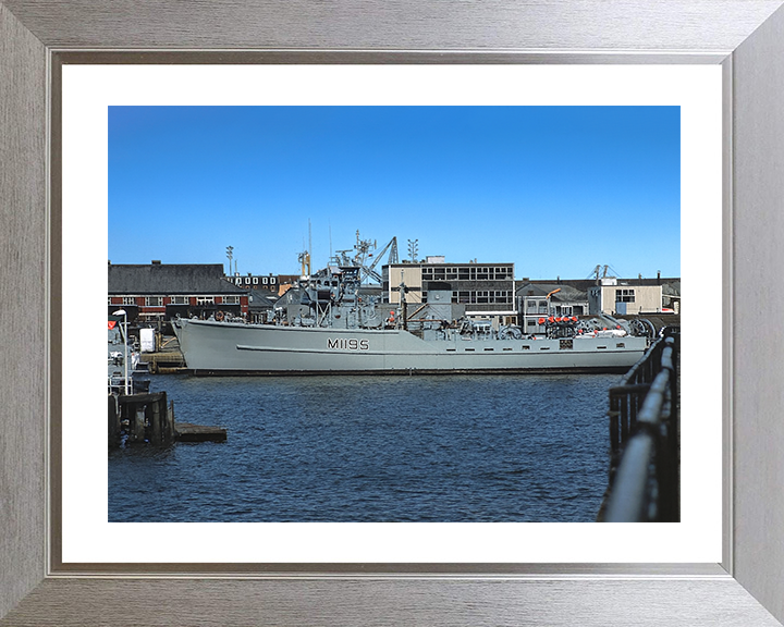 HMS Wotton (M1195) Photo Print - Alongside 1984 - Royal Navy Ton Class Minesweeper Hampshire Prints 10 x 8 Silver Frame Yes
