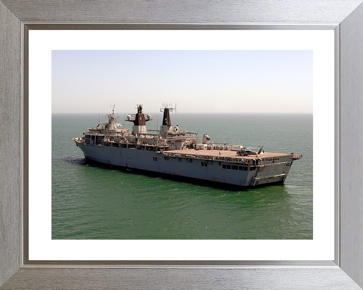 HMS Bulwark (L15) Royal Navy Albion Class Amphibious Ship Persian Gulf 2006 Photo Print Wall Art Decor Posters, Prints, & Visual Artwork Hampshire Prints 10 x 8 Silver Frame Yes