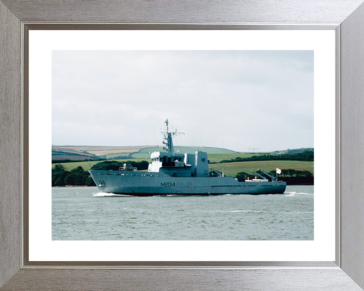 HMS Arun (M2014) Royal Navy River Class Minesweeper Port Side View Photo Print Wall Art Decor Posters, Prints, & Visual Artwork Hampshire Prints 10 x 8 Silver Frame Yes