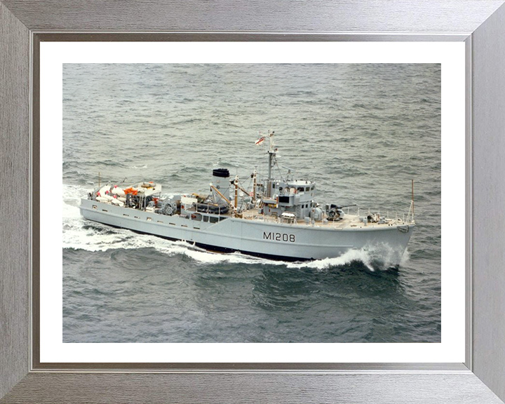 HMS Lewiston M1208 | Photo Print | Framed Print | Ton Class | Minesweeper | Royal Navy Hampshire Prints