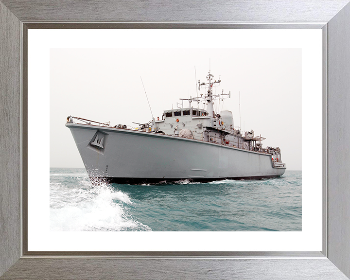 HMS Brocklesby (M33) Royal Navy Hunt Class Mine Warfare Vessel At Sea Photo Print Wall Art Decor Posters, Prints, & Visual Artwork Hampshire Prints 10 x 8 Silver Frame Yes