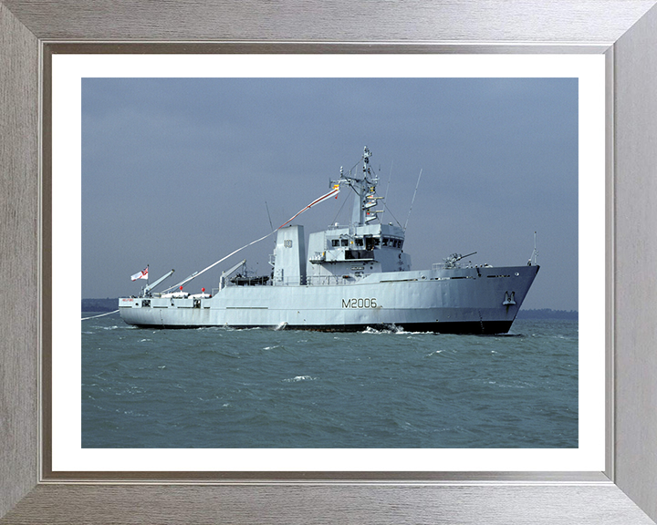 HMS Helford M2006 | Photo Print | Framed Print | River Class | Minesweeper | Royal Navy Hampshire Prints