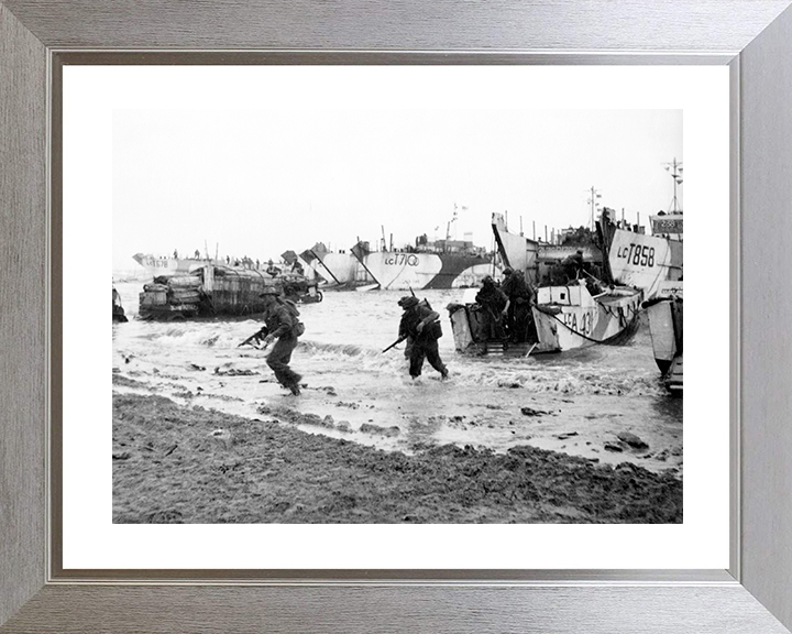 Royal Marines Commandos at Normandy on D-Day 1944 Photo Print Wall Art Military Decor Posters, Prints, & Visual Artwork Hampshire Prints 10 x 8 Silver Frame Yes
