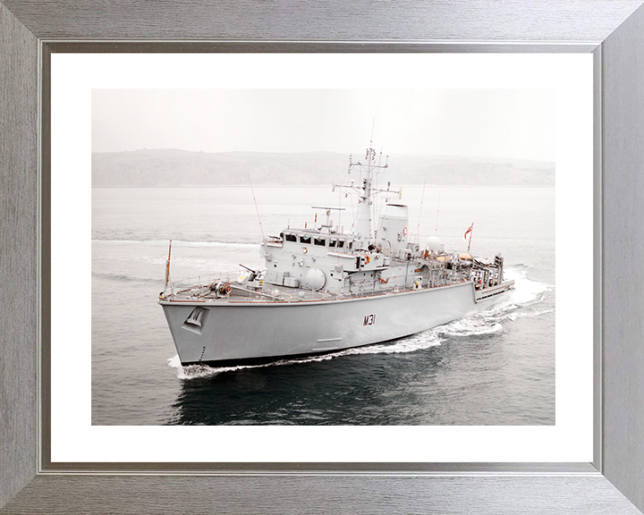 HMS Cattistock (M31) Royal Navy Hunt Class MineHunter Hard Turn Photo Print Wall Art Decor Posters, Prints, & Visual Artwork Hampshire Prints 10 x 8 Silver Frame Yes