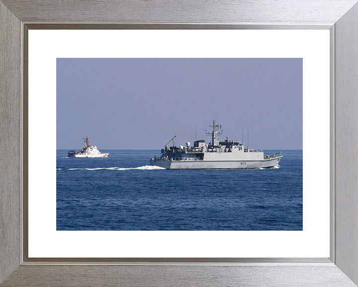 HMS Bangor M109 Royal Navy Sandown class minehunter Photo Print or Framed Print - Hampshire Prints