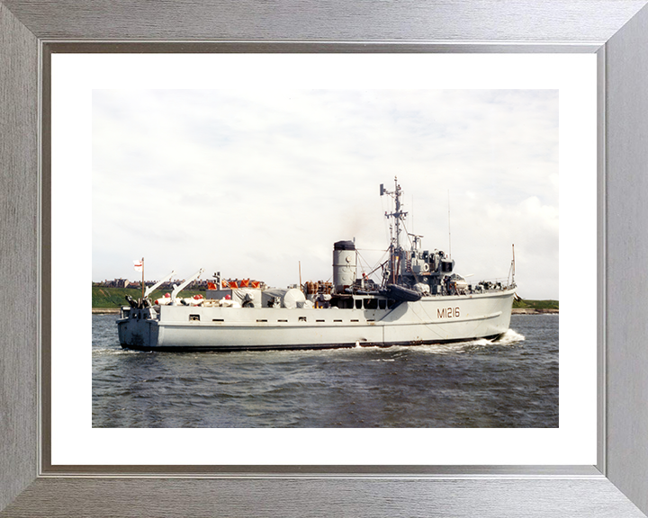 HMS Crofton (M1216) Royal Navy Ton class minesweeper Photo Print Wall Art Poster Posters, Prints, & Visual Artwork Hampshire Prints 10 x 8 Silver Frame Yes