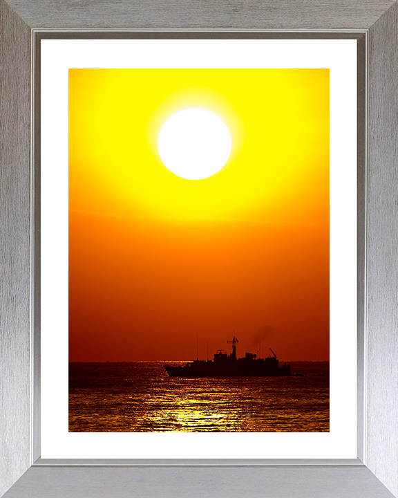 HMS Pembroke (M107) Photo Print - At Sunset 2010 - Royal Navy Sandown Class Minehunter Hampshire Prints 10 x 8 Silver Frame Yes